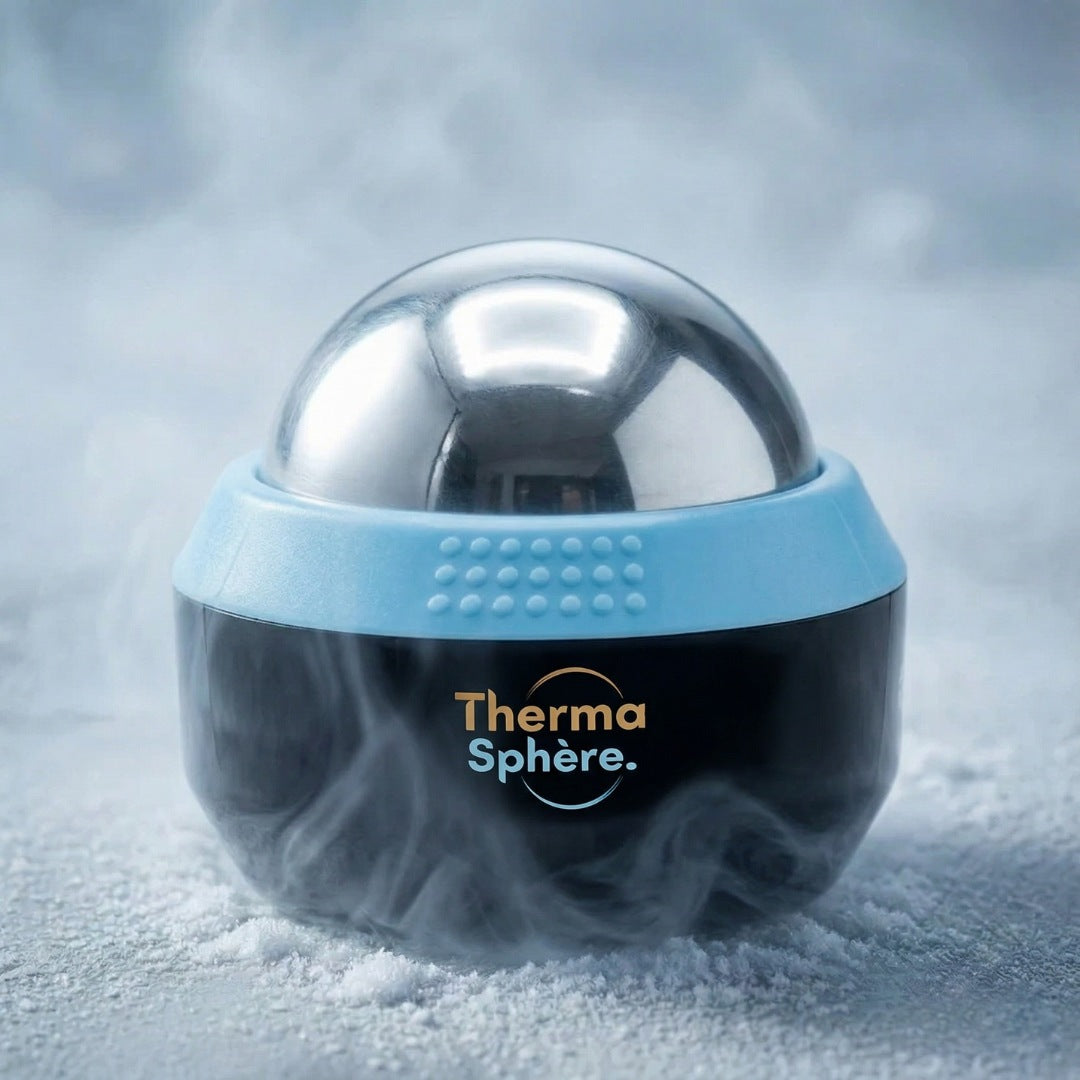 Balle de massage Thermasphère posée sur une surface givrée pour illustrer l’utilisation à froid Image