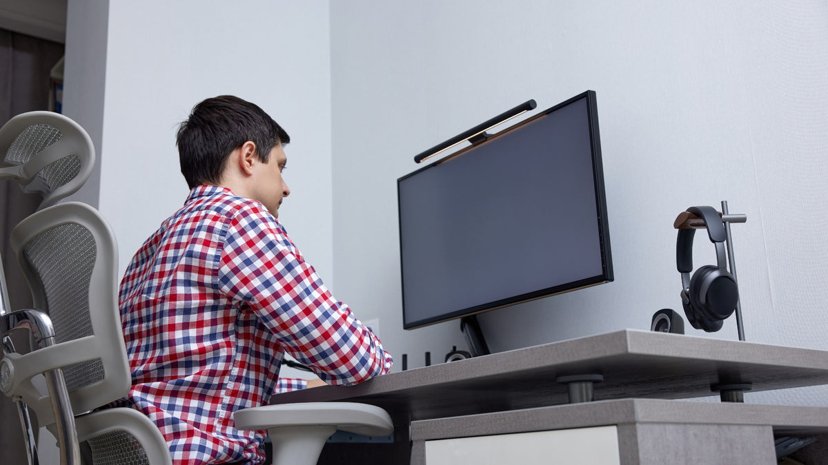 poste de travail ergonomique bien réglé pour prévenir les tensions cervicales au bureau Image